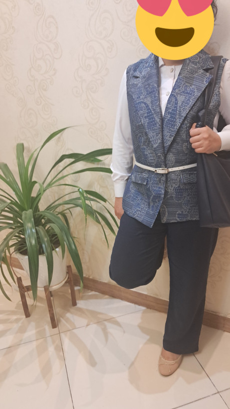 وست زنانه یقه ی انگلیسی با جنس ژاکارد لایی وآستر دار