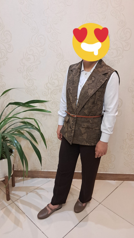 وست زنانه یقه ی انگلیسی با جنس ژاکارد لایی وآستر دار